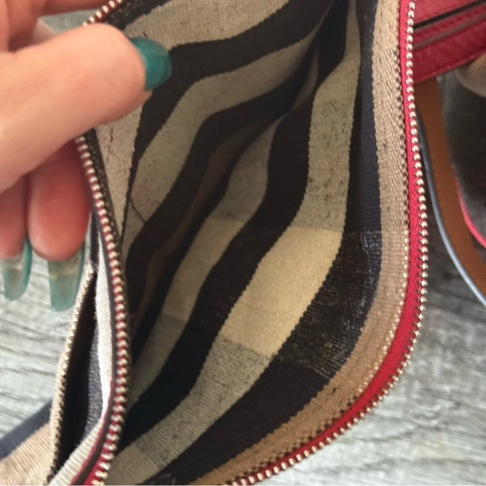 💎Burberry Chevron Canvas Ashby Tassle Bucket Hobo Bag 💎 - Picture 7 of 16